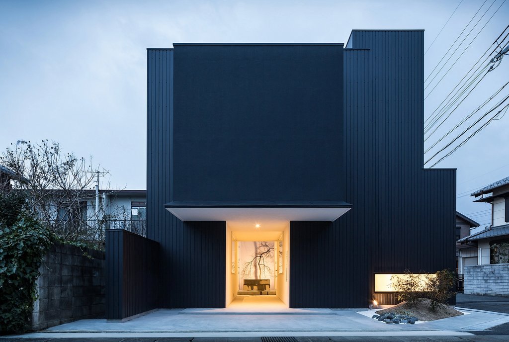 Influencé par la tradition mais très imaginatif, il existe de nombreuses maisons modernes dont le Japon peut être fier, qu'elles soient conçues par des cabinets d'architecture établis ou de nouveaux studios.

#tokyo #japan #materia #materiasake #japanesearchitecture #architecture