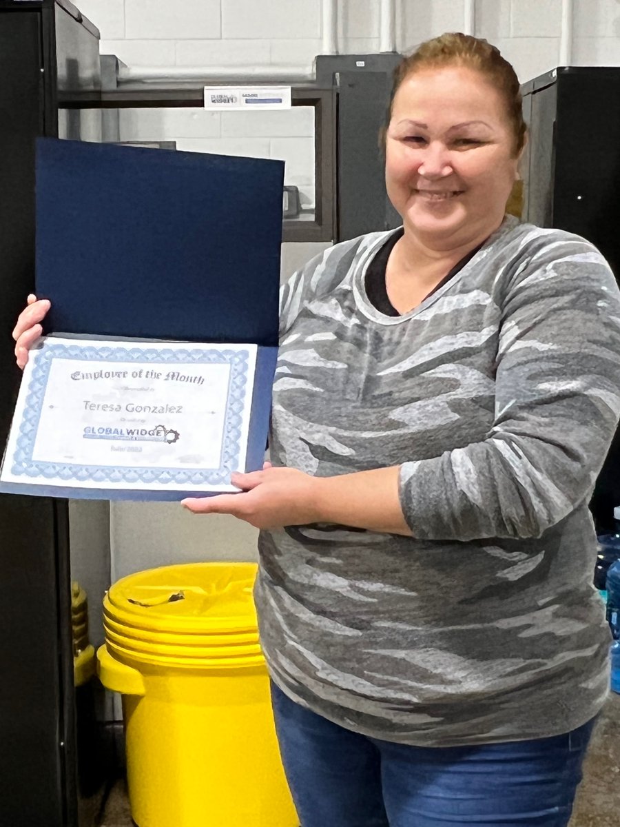 GlobalWidget's tweet image. We recently honored our July Employees of the Month from our production team. Congratulations to Odalis Tamayo (left) and Teresa Gonzalez (right)!