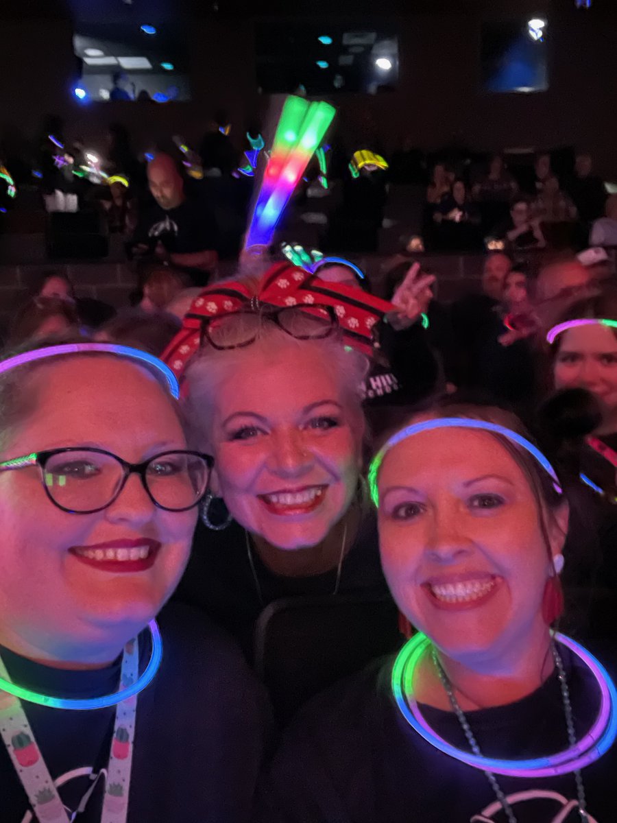 themrs_sullivan's tweet photo. Such a fun way to start a new year...LOVE the AMAZING energy and LOVE these Gals!  ❤️🖤❤ #closingthegap #comalSAS #6mathCHMS @CHMS_Principal @AshleyGuenthner @HeatherWolber https://t.co/9E4TB2A52H