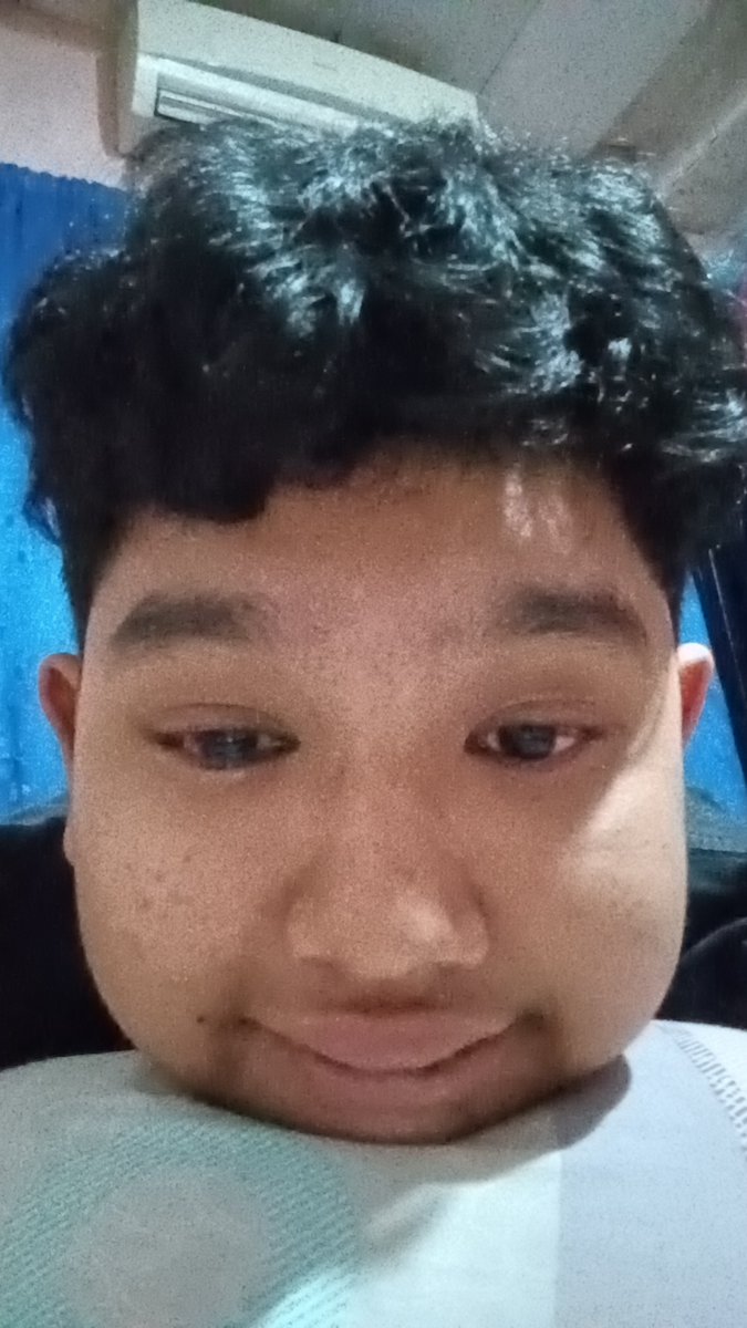 yoisathar's tweet photo. apa muka ku terlihat senang ulang ospek? https://t.co/9oV9wy0unE