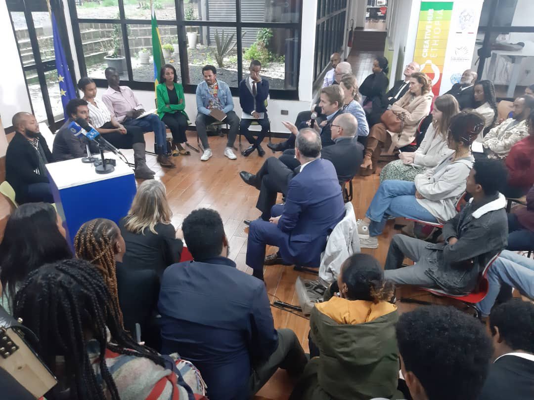 Sami_fekade's tweet photo. On the international Youth Day myself and 6 youth advisors to the EU in Ethiopia (YSB members) sat down to talk with 7 Ambassadors of EU member state including EU Ambassadour to Ethiopia @RolandKobia 
@EUinEthiopia 

#YouthDay #YouthDay2022 https://t.co/fH8DbYnFC6
