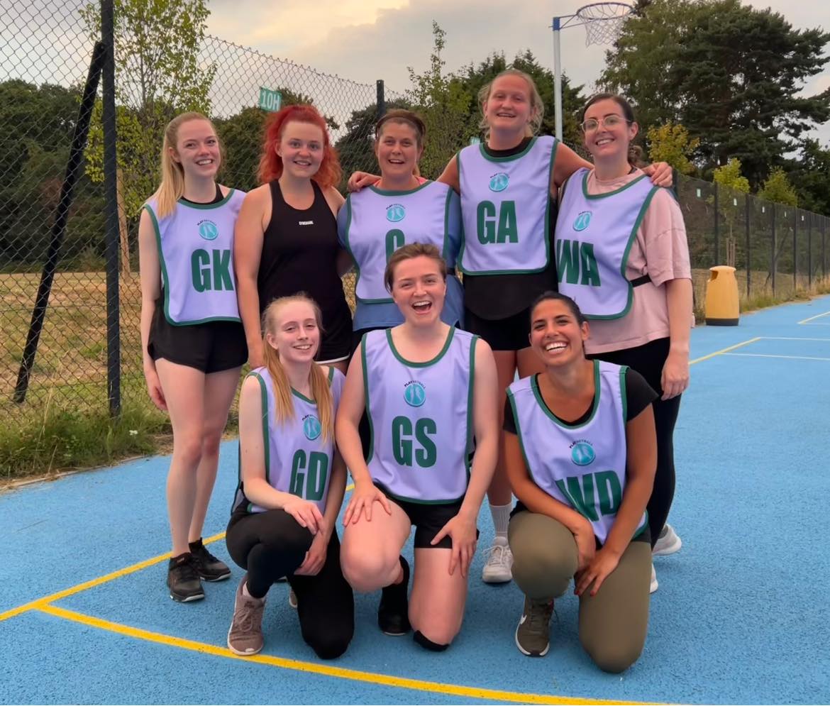 Nets and the City from our Woking league rocking their new, stylish, personalised netball bibs! 
#netballfamily #tuesdayvibe