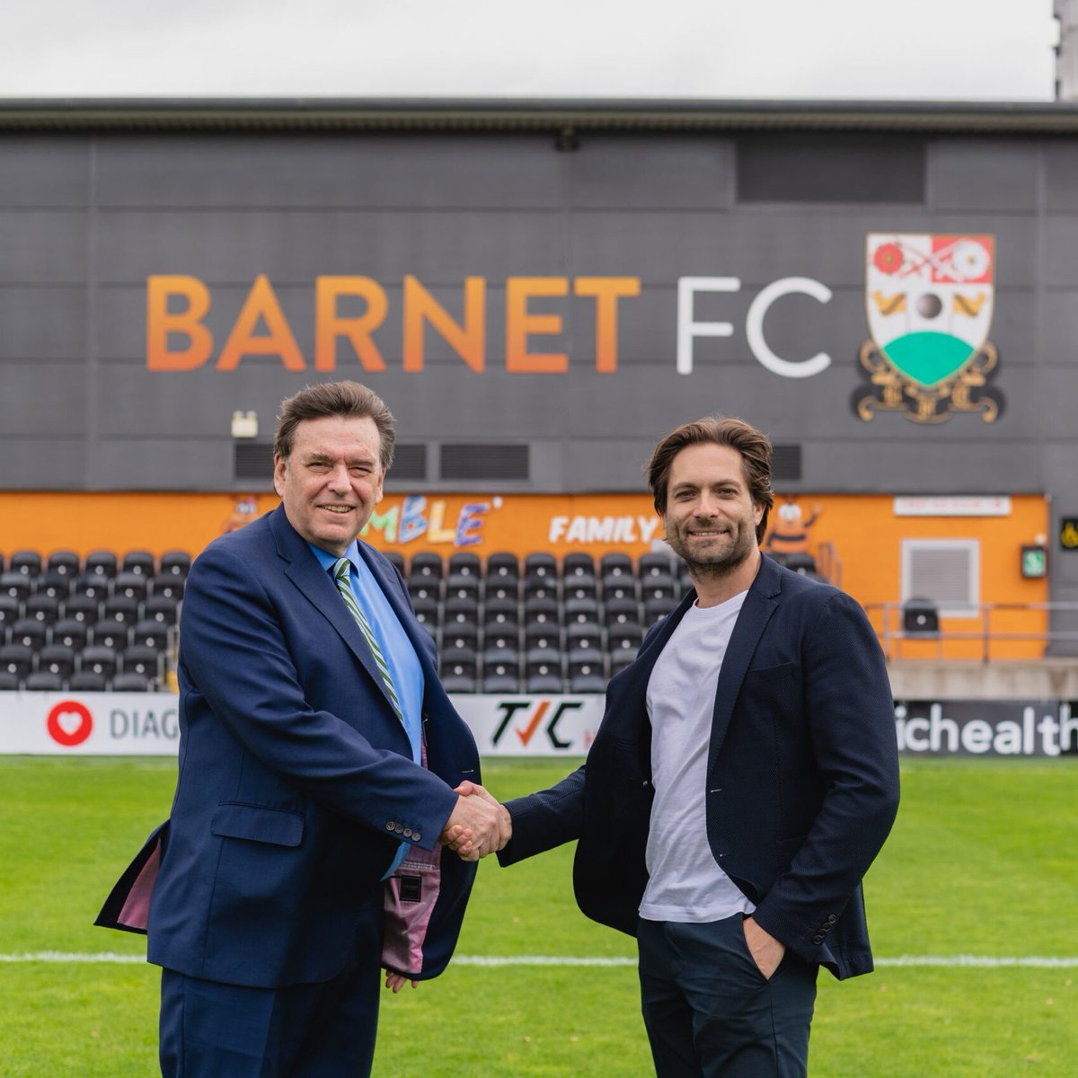 OfficeologyUK's tweet photo. We're proud to be a supplier to & sponsor of @BarnetFC! 🐝
@OFFICEOLOGYuk recently supplied & installed 7 photocopiers to the office team at Barnet FC. We will also be sponsoring the team this season ⚽️
Look out for us on the hoardings at The Hive!
#BarnetFC #OFFICEOLOGY https://t.co/Rkx90lOKGz