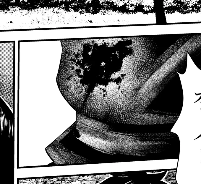 服の描写ですが、黒のベタ塗りの後に、カケアミブラシのガーゼカケアミを白でサイズ大きめにして軽く塗ります。その後に白のパステルでテカリのある所を軽く塗り完成です😃 印刷で綺麗に出るかは保証しません(笑) #漫画家志望さんと繋がりたい #絵描きさんと繫がりたい