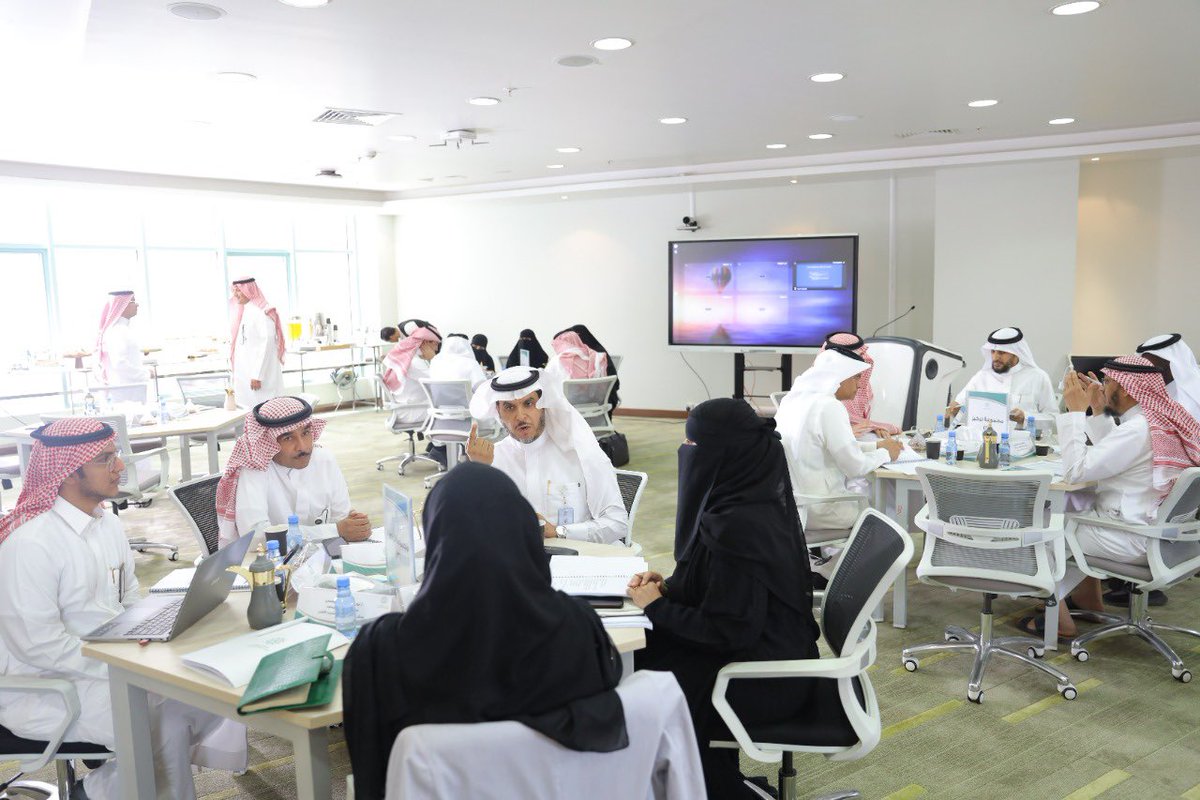 niepd_edu's tweet photo. عقد
#المعهد_الوطني_للتطوير_المهني_التعليمي  في مقره #ورشة عمل "مراجعة لائحة الترخيص والاعتماد لخدمات التطوير المهني التعليمي" بحضور  رئيس المعهد ونائبه وأعضاء مجلس إدارة المعهد.. https://t.co/u00a5Zcdzz
