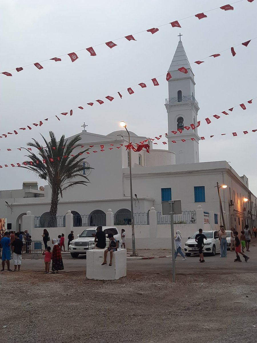 Ils disent le 15 Août c'est la fin des baignades.Autrement, c'est la sortie de la Madone depuis l'Eglise saint Augustain et Saint-Fidèle à la Goulette 
#Tunisie #summer #peace