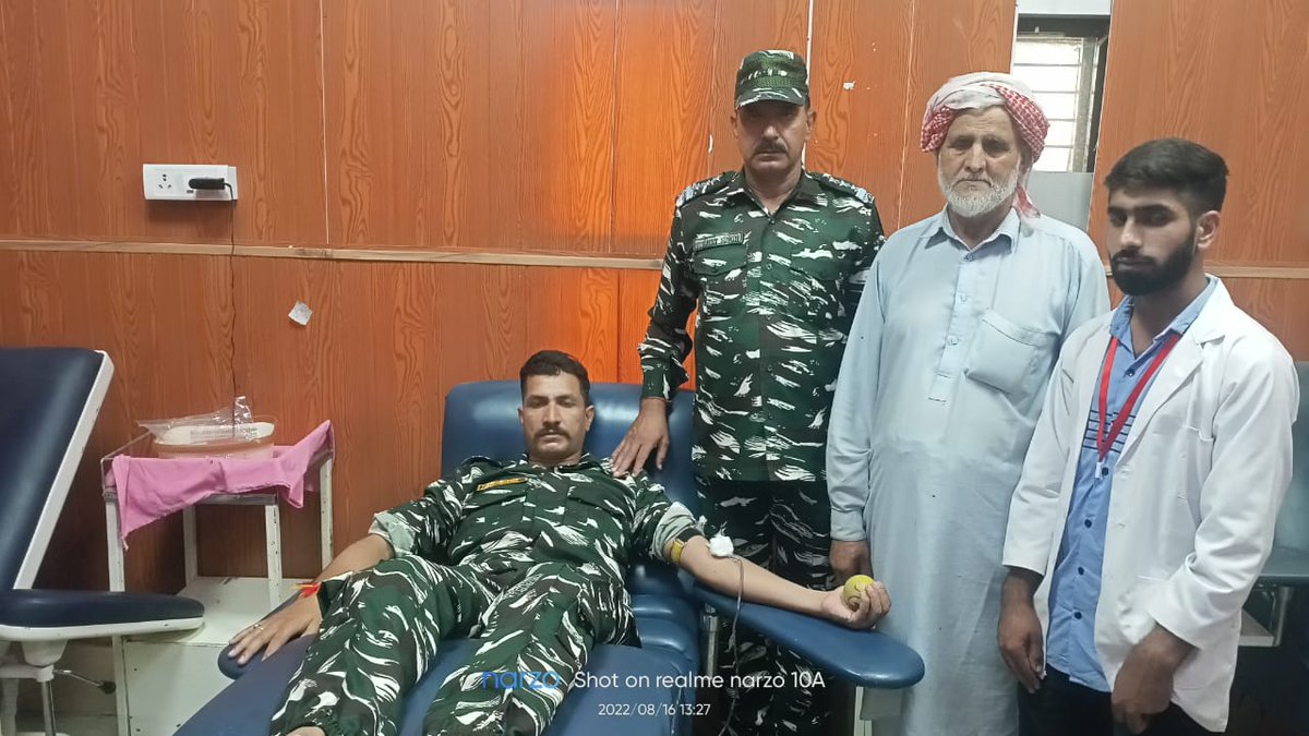 72Crpf's tweet photo. रक्त दान महादान when a critical lady ShamimAkhter w/o Mohd.hafiz admitted in GMC Rajouri urgently needed o+ve blood, ASI Jaswinder Singh, CT Pawan Kr & CT Kundan Kr of C&F coys #72bn donated blood & saved a precious human life.@crpfindia @jammusector @CRPFmadadgaar @DioRajouri https://t.co/OyxRVFCMlX