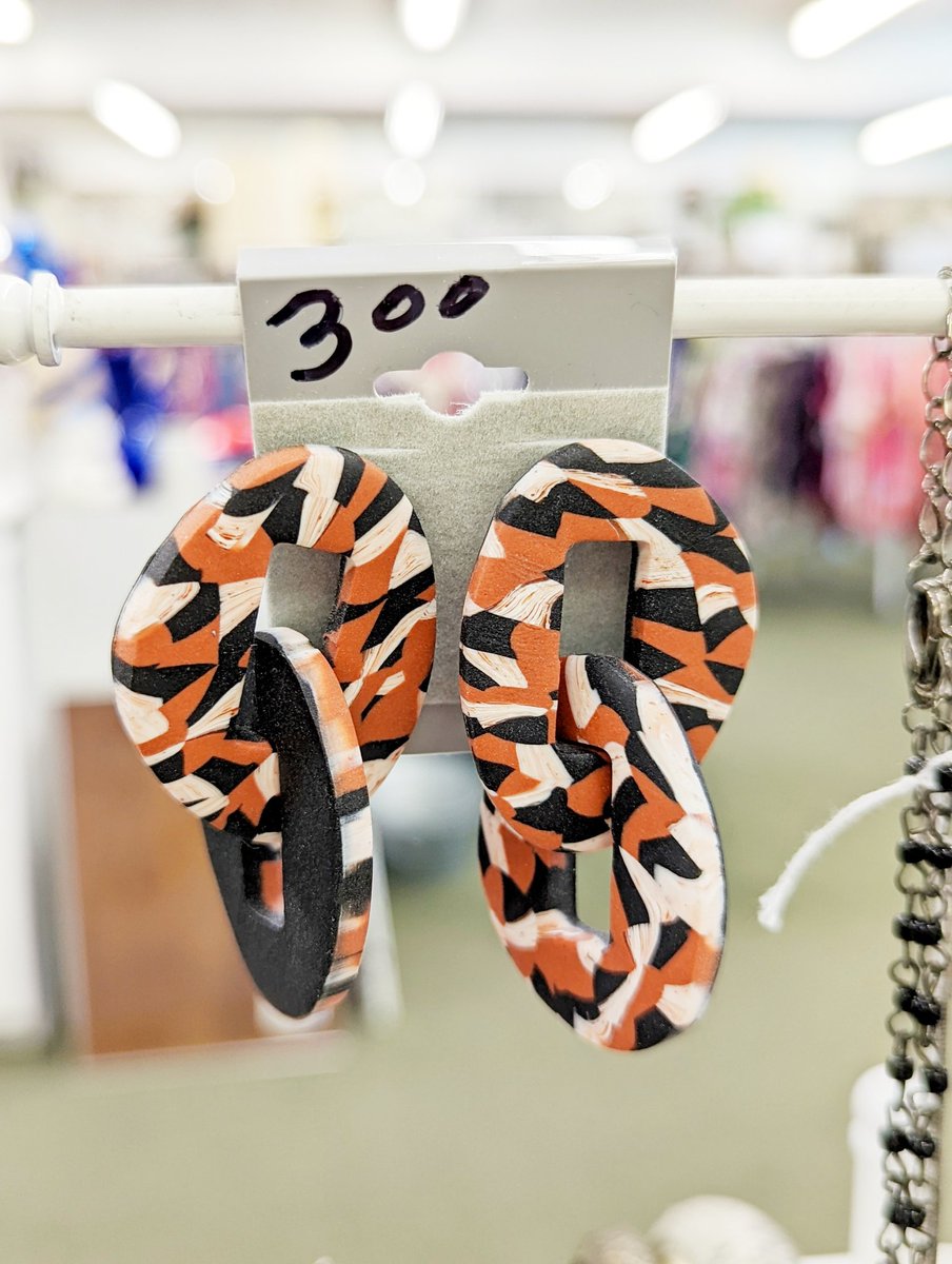 NearlyShop's tweet photo. We may be closed today for finishing up of the parking lot repair, but that doesn’t mean you can’t still oogle these beauties! These fun earrings are surprisingly lightweight & great for ALL seasons. Visit us tomorrow at 10am when we reopen! #Thrifting #ThriftFinds #NearlyNewShop https://t.co/ZfC8YaT5oy