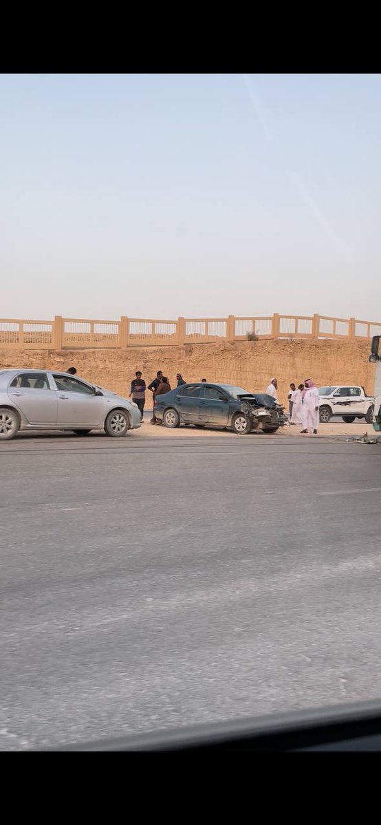 M_suburb_Khuzam's tweet photo. طريق الامير فيصل بن بندر شمال طريق الملك سلمان حوادث مازالت مستمرة نتمنى من ال @eMoroor و @Amanatalriyadh @saudimomra 
التدخل والاهتمام به حفاظاً ع الارواح https://t.co/hFddjuJcJB