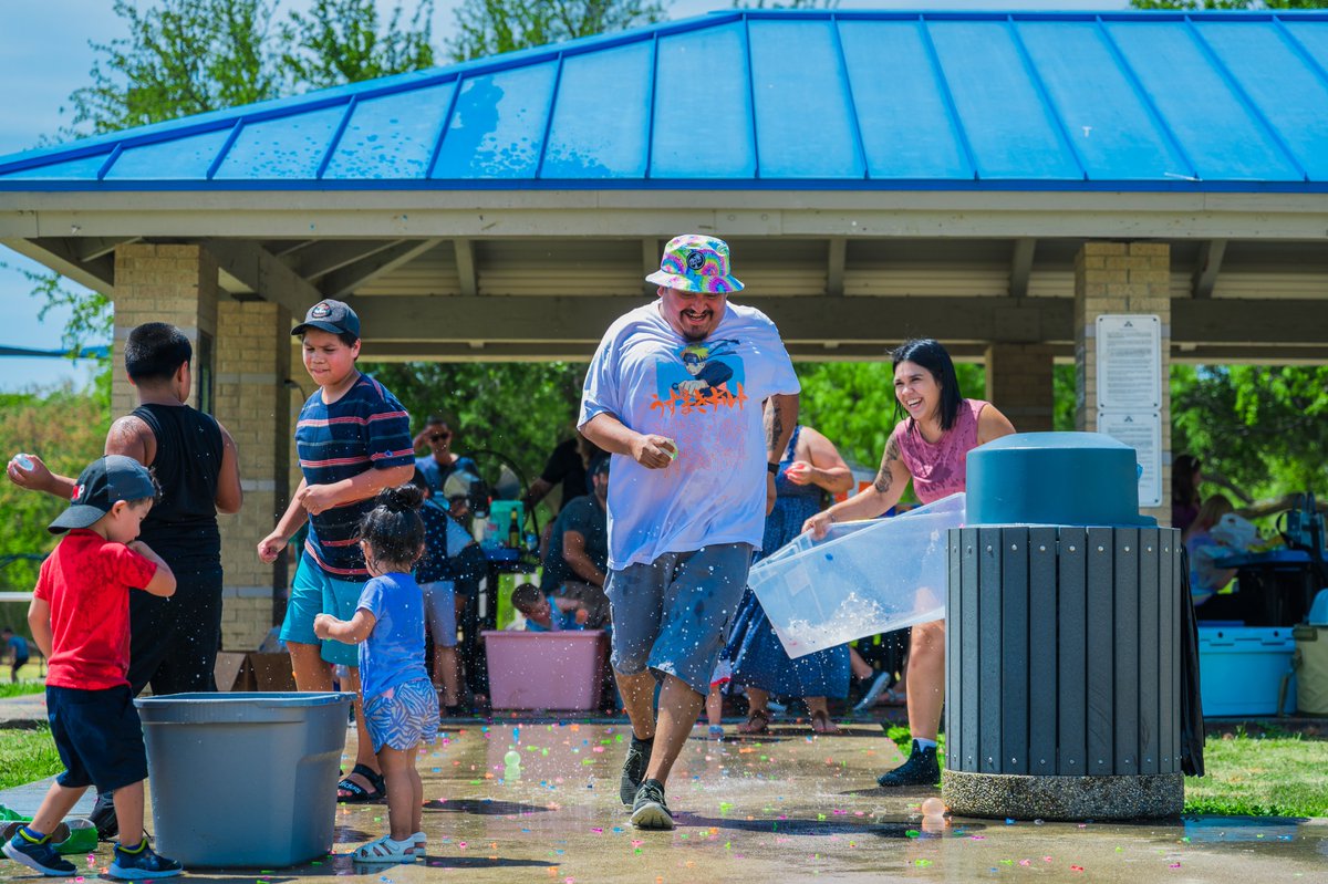 KPstaffing_'s tweet photo. Last month, KP held our July Jamboree, complete with face painting, potato sack races, a water balloon fight, &amp; egg races! We’re grateful to have such an amazing team, and to have the opportunity to come together and celebrate our achievements. #dreamteam #teambuilding2022 https://t.co/0X31wLO4lS
