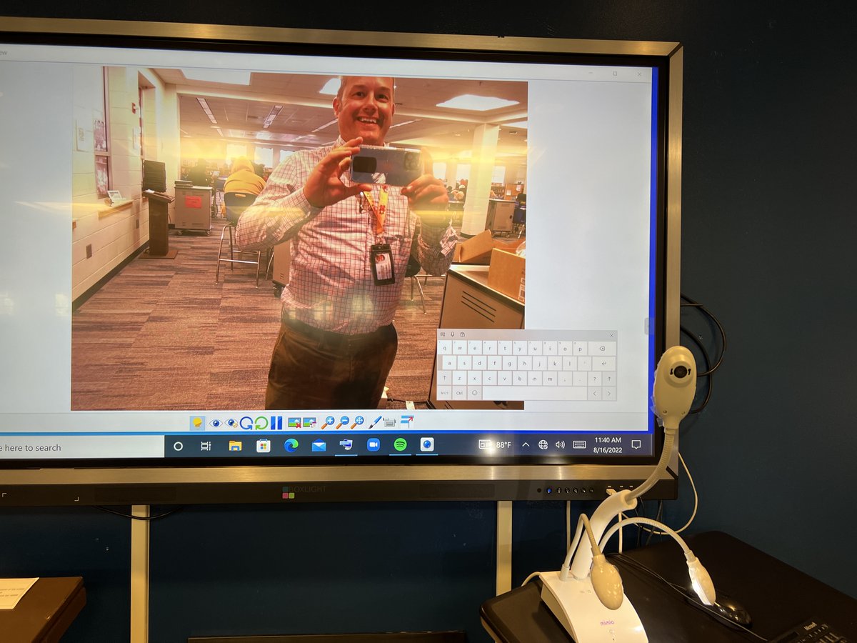 JimTalksTech's tweet photo. Had to refresh my memory with MimioStudio View today after getting a call from @apsitlynn! A good thing, too b/c I was immediately asked to train 2 @APSWashington teachers on how to use their MimioStudio cams @APSInstructTech @apsitnatasha @apsaleigha https://t.co/EjKCoKeAen