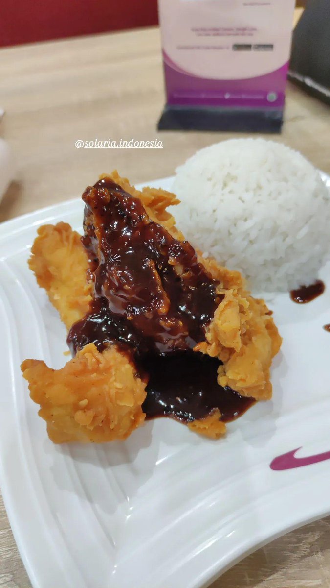 SchloNada's tweet photo. Saat Nasi Goreng Solaria Trending 
Eh kemarin mampir beli ini &amp; rice bowl yang mantep banyak pula https://t.co/m9ZL0enRkr