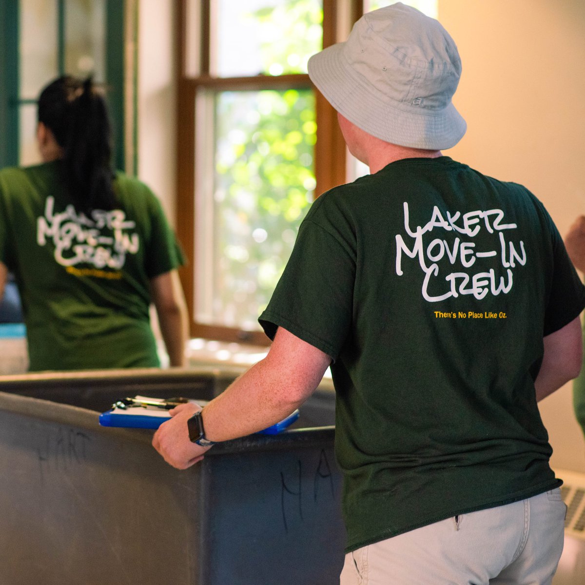 OswegoResLife's tweet photo. Move-In Moments #1 π¦
Captured August 15, 2022 at Johnson Hall.
A big happy welcome to our new students who will be joining our residential communities! We're so excited to have you on campus π
Photo Credits: Leigh Viscomi
#LakerLaunch #LakersLiveOn! #reslifeoswego https://t.co/YKfqdRc6WC