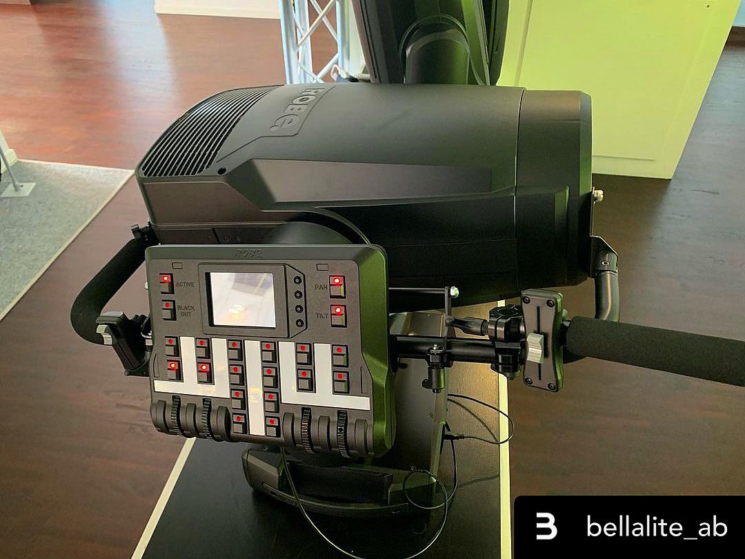 Robelighting's tweet photo. Showcasing the @Robelighting #LightMaster followspot system on a #T2profile luminaire with @Bellalite on a #TechTuesday.
#robelighting #robeinnovation #lightingtech #bellalite_ab #techlife https://t.co/EbOUvMiP4o