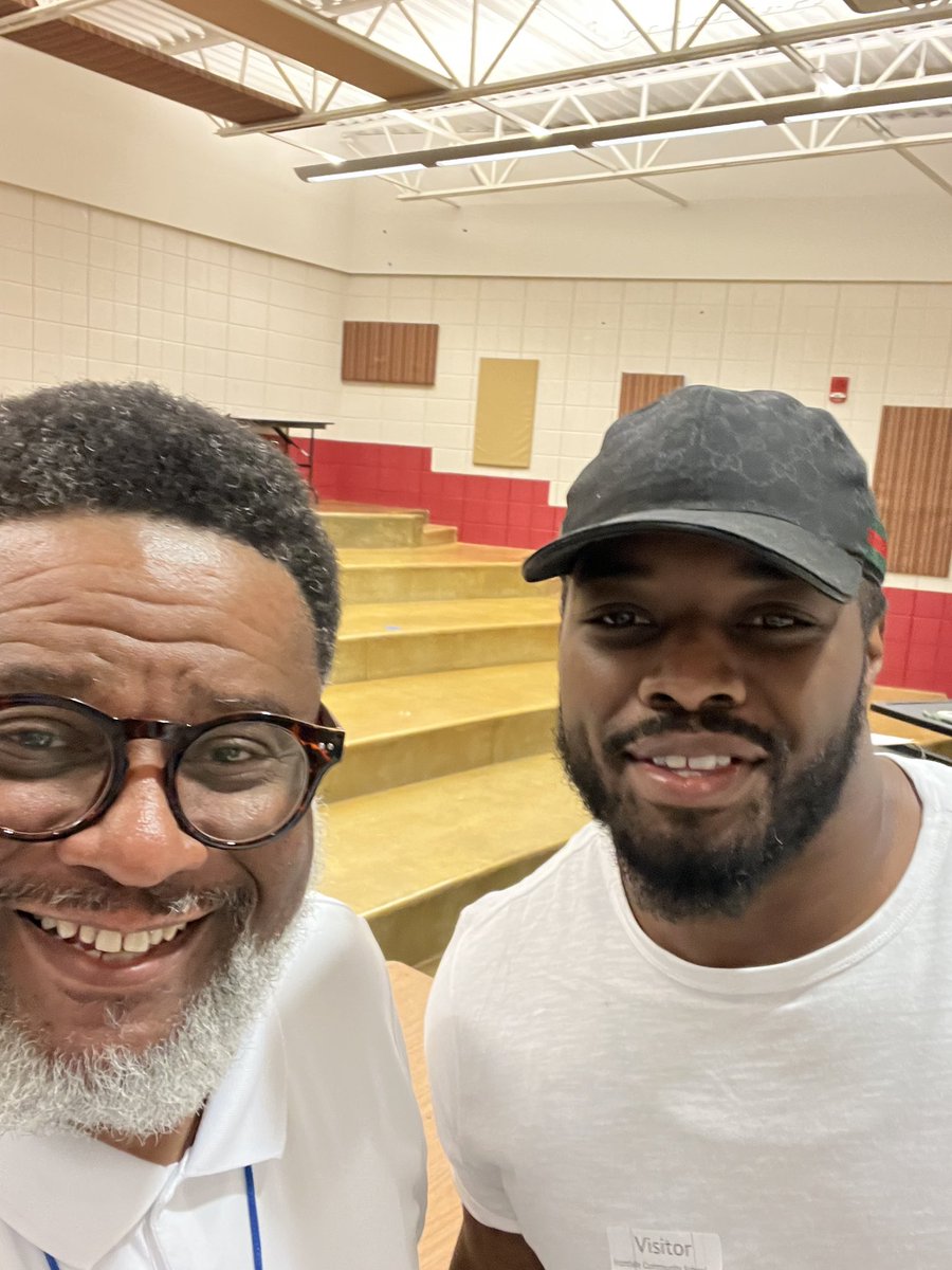 Bert_Stewart685's tweet photo. @IrondaleCom Fourth and fifth grade boys welcomes all time great running back Mr. Trent Richardson! @jdstewart64 Irondale youth football program. @JEFCOED @Bert_Stewart685 @mooveintomath @DrelleGee @grantswoodcs #CommunityUplift https://t.co/RFsDK1Ixup