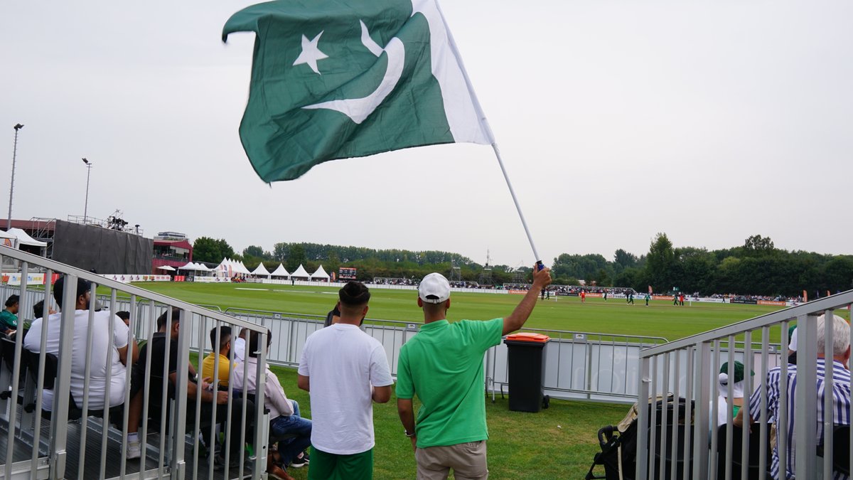 KNCBcricket's tweet photo. 🇵🇰 | I thought we were playing at home... 🤔
Great to see so many supporters today!
You can still buy tickets for Thursday & Sunday at https://t.co/n0TK1oo5iq!
#NEDvPAK #CricketNL #CWCSLS https://t.co/uaow3c5nrg