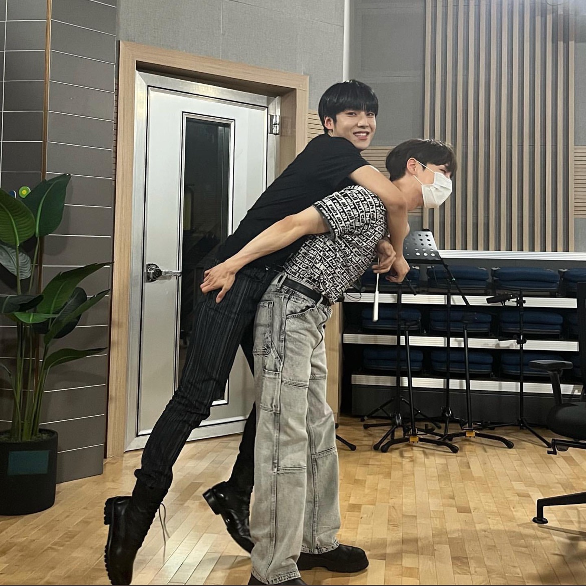 eunsang_pics's tweet photo. they’re so cute https://t.co/WXgV2TNdvb