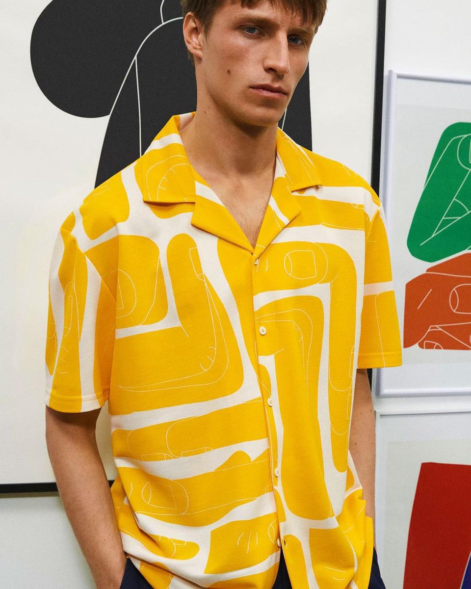 .<a href="/sebacuri/">Sebastian Curi</a> is an LA based artist working with brands like Apple, Nike, and now Zara Man. He shared some books that inspire him and which are equally as bright and vibrant as his recognizable work. ⚡️

Full set at bit.ly/3bW5Hhp