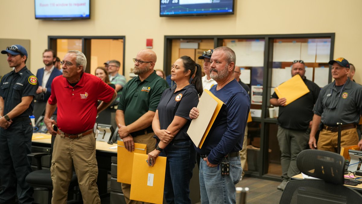 GovAndyBeshear's tweet photo. .@KentuckyEM has been working around the clock for our families in Western and Eastern Kentucky. Their work following the tornadoes – and now the flooding – is heroic. I was proud to recognize them as Kentucky Colonels this past weekend to thank them for their dedication. https://t.co/ucj65yYAH4