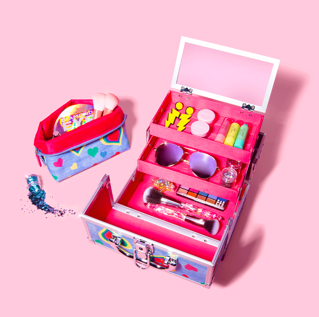 WDAdvertising's tweet image. Today is vinyl record day, so we thought we’d share some photography and design work we did for Caboodles that included vinyls. They spin us right round, baby.