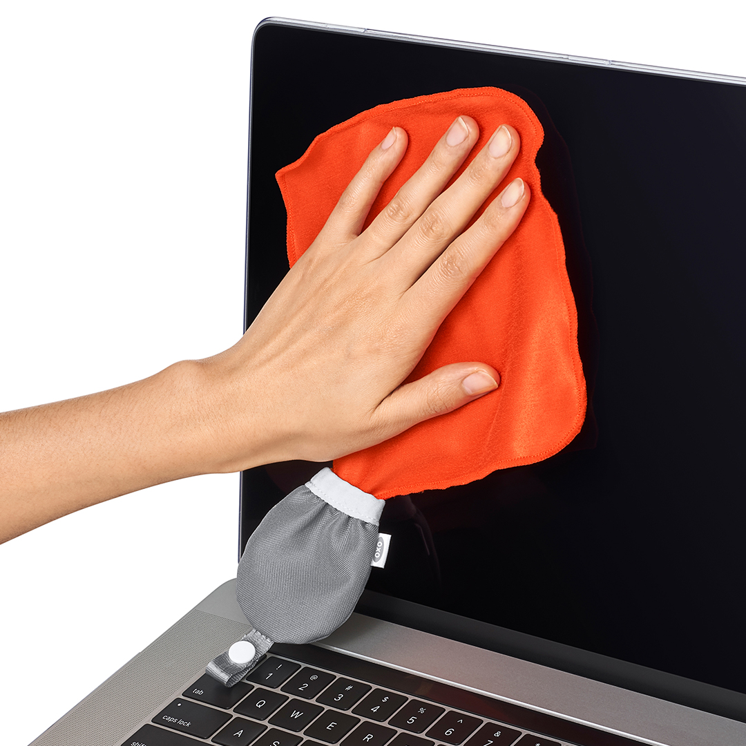 OXO's tweet photo. Our Sweep and Swipe Laptop Cleaner is the perfect 2-in-1 tool to keep your laptop looking good as new with a retractable brush to sweep away crumbs and dirt and a microfiber cleaning pad to remove smudges.

Shop now: https://t.co/j7rZqH7G6U https://t.co/jopPqoY1UP