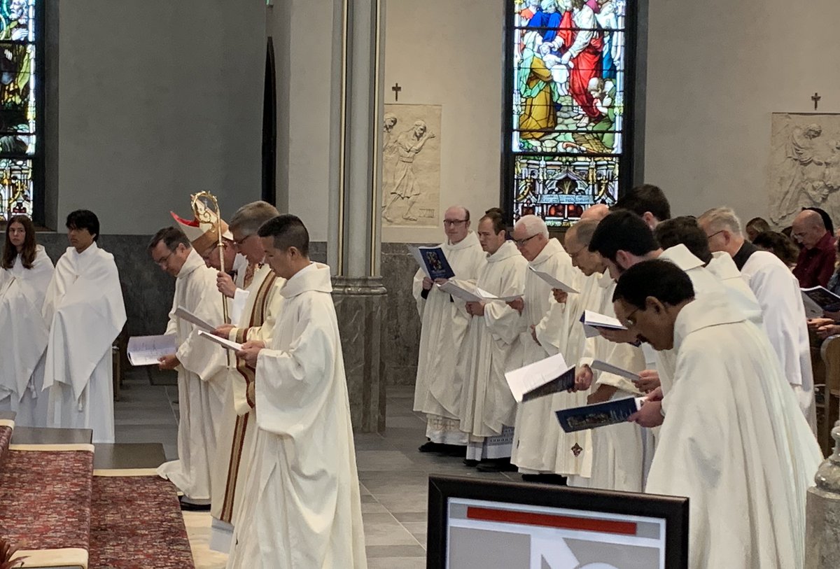 A_Laumeyer's tweet photo. A glorious celebration with more than 500 #CatholicSchool teachers, faculty, staff, clergy and community partners this morning. #BackToSchool #DOGRCathEd https://t.co/VsrSDJuZXX