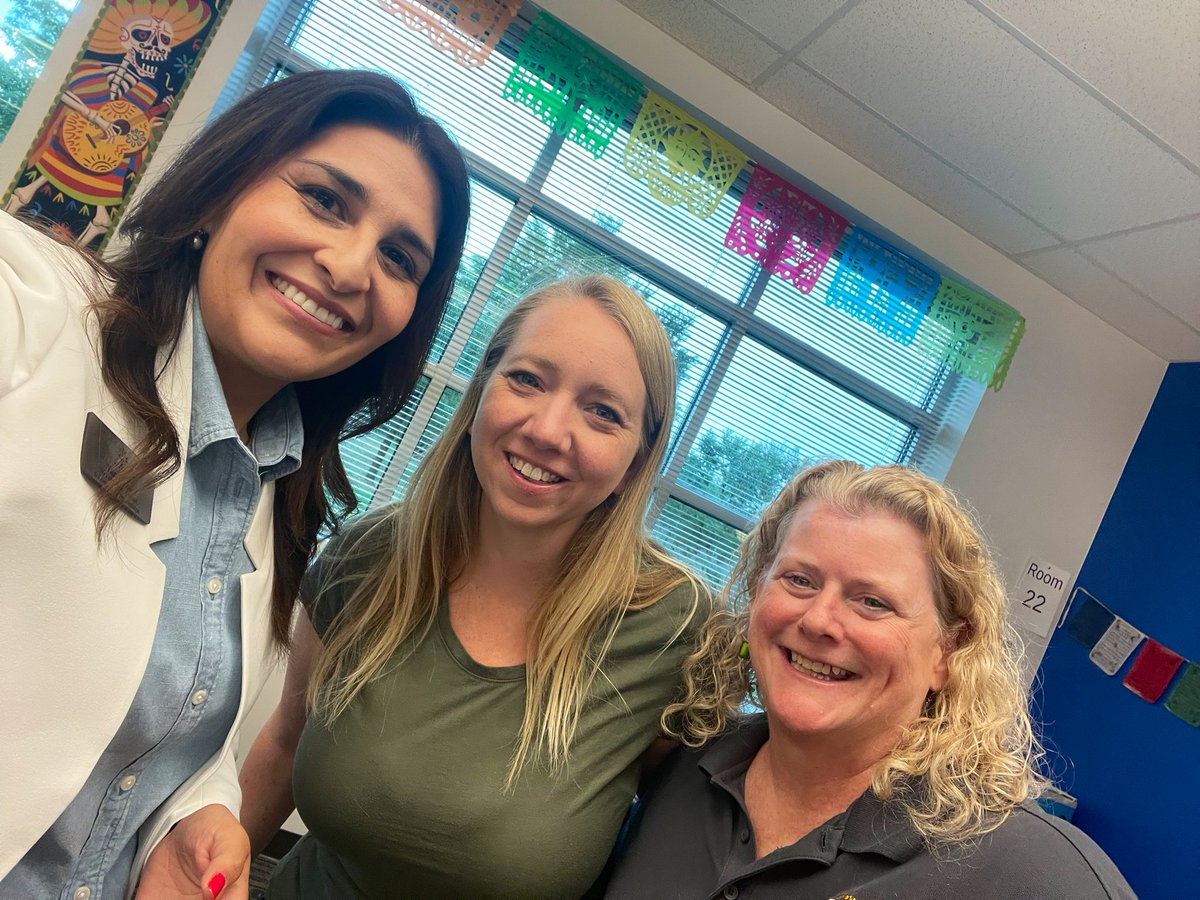 Principal_Pena's tweet photo. It’s the most wonderful time of the year!! It’s the first day of school in Jeffco! Help me welcome back our students, family, &amp; staff. My first stop: Foster Dual Language Pk-8! @school_foster @JeffcoSchoolsCo #JeffcoFirstDay https://t.co/IAwSEs0XN4