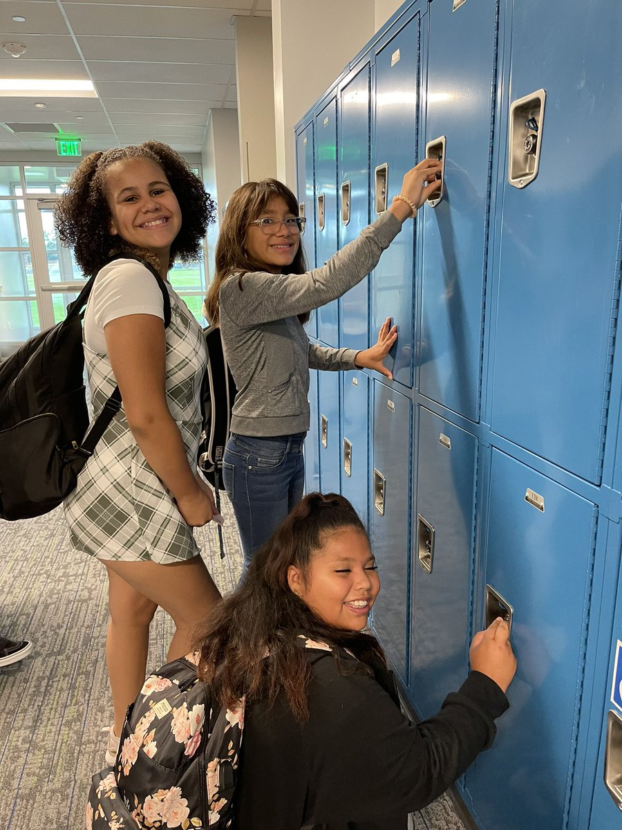 Principal_Pena's tweet photo. It’s the most wonderful time of the year!! It’s the first day of school in Jeffco! Help me welcome back our students, family, &amp; staff. My first stop: Foster Dual Language Pk-8! @school_foster @JeffcoSchoolsCo #JeffcoFirstDay https://t.co/IAwSEs0XN4