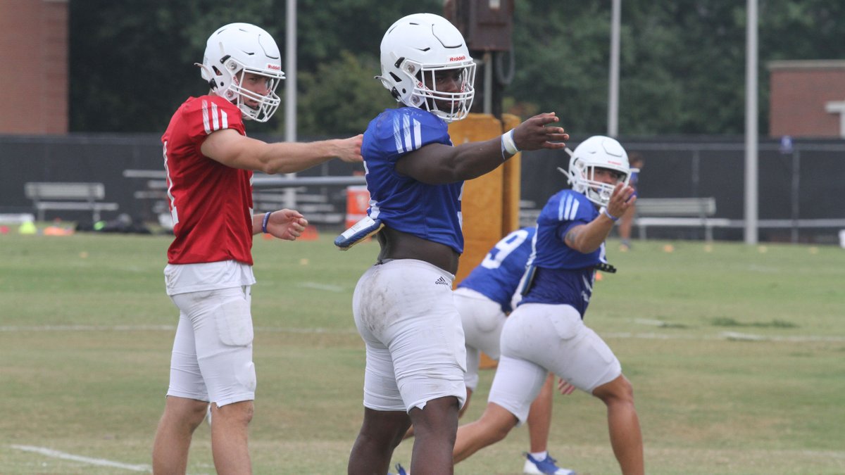 BlueHoseFB's tweet photo. *Practice intensity going 🆙*

(But a few smiles every now and then too) 😁

#GoBlueHose #PTR https://t.co/8JF7S8YXb7