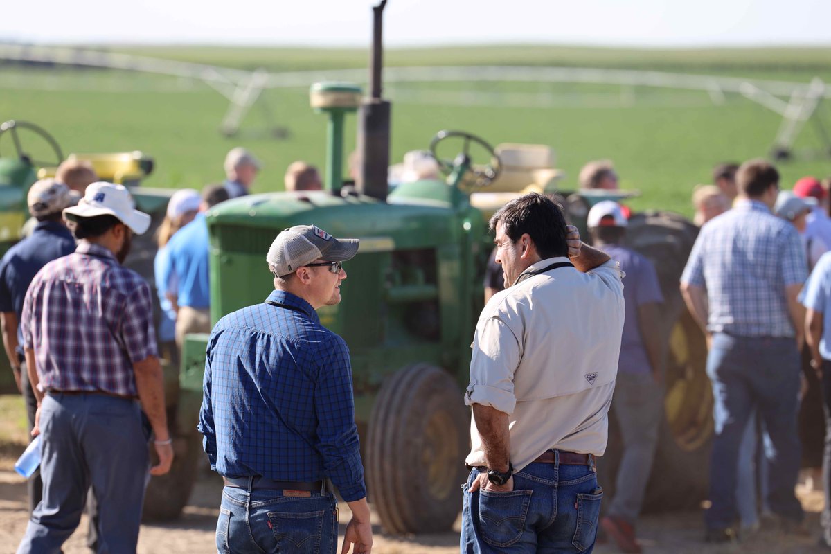 waterforfood's tweet image. Bringing researchers, agtech entrepreneurs, policymakers and producers together is crucial to the advancement of #water and #foodsecurity. Last week, DWFI held a space for comprehensive discussion on Paulman Farms for a &quot;View from the Field&quot; event.