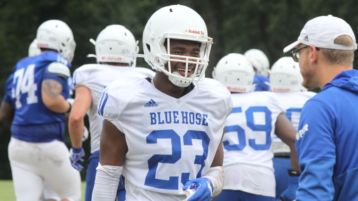 BlueHoseFB's tweet photo. *Practice intensity going 🆙*

(But a few smiles every now and then too) 😁

#GoBlueHose #PTR https://t.co/8JF7S8YXb7