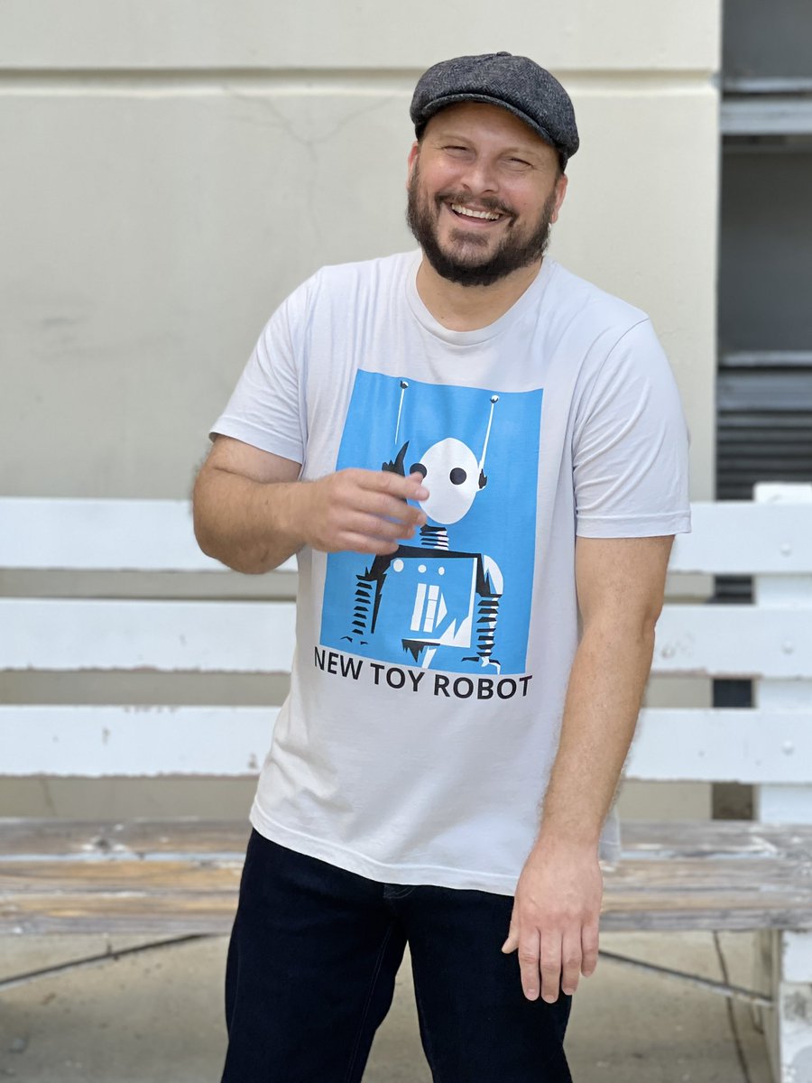 RealMFrancis's tweet image. Going through more shots from the photo shoot. Clearly, I just can’t take modeling my merch seriously. #newtoyrobot #merch #merchandise #advertising #promoting #indepentartist #independentbusiness