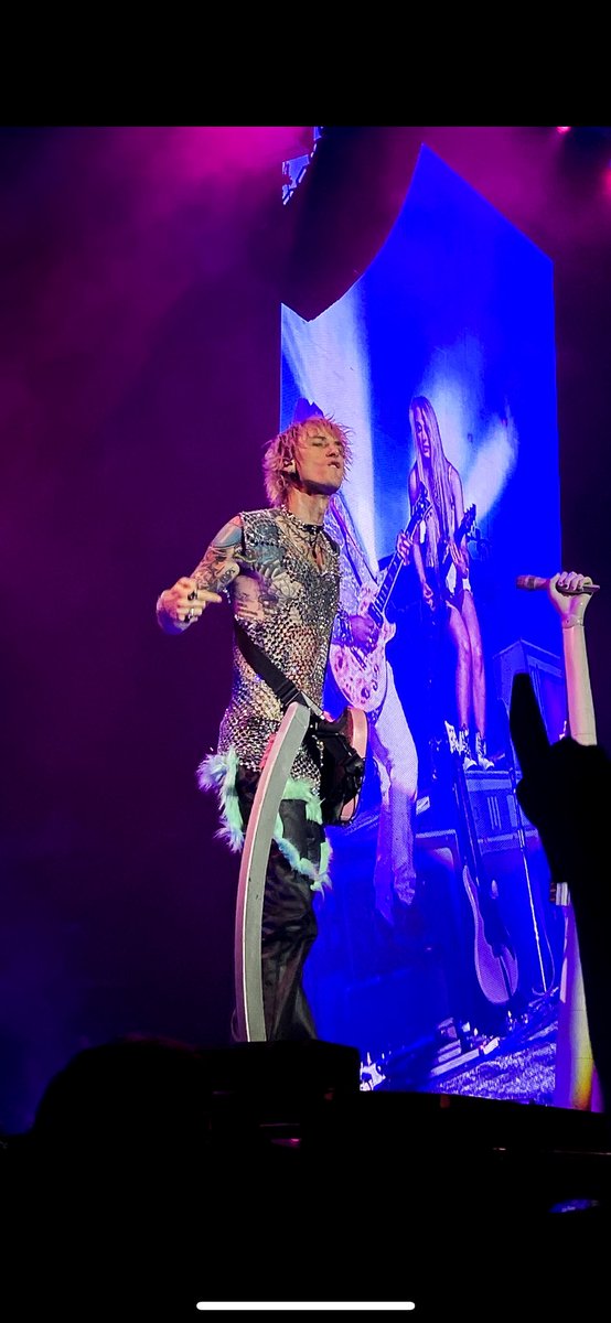 One of my favorite pics from the Cleveland show. I think we all know what he’s saying 🖕🏼