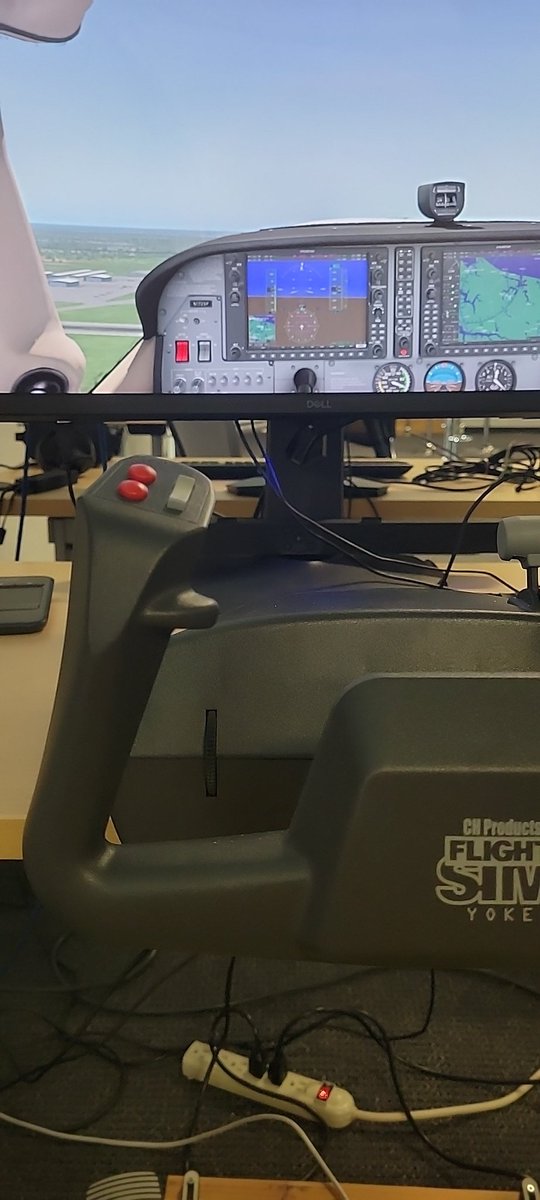marymoon83's tweet photo. Day 1 of PD with @VMASC_ODU thanks to @ScienceSPS. About to try out a flight simulation before lunch. 

Having so much fun with my @SufVAschools colleagues, like @sondae

#scienceinspires #handsonosmorefun https://t.co/MMeBLuafKf