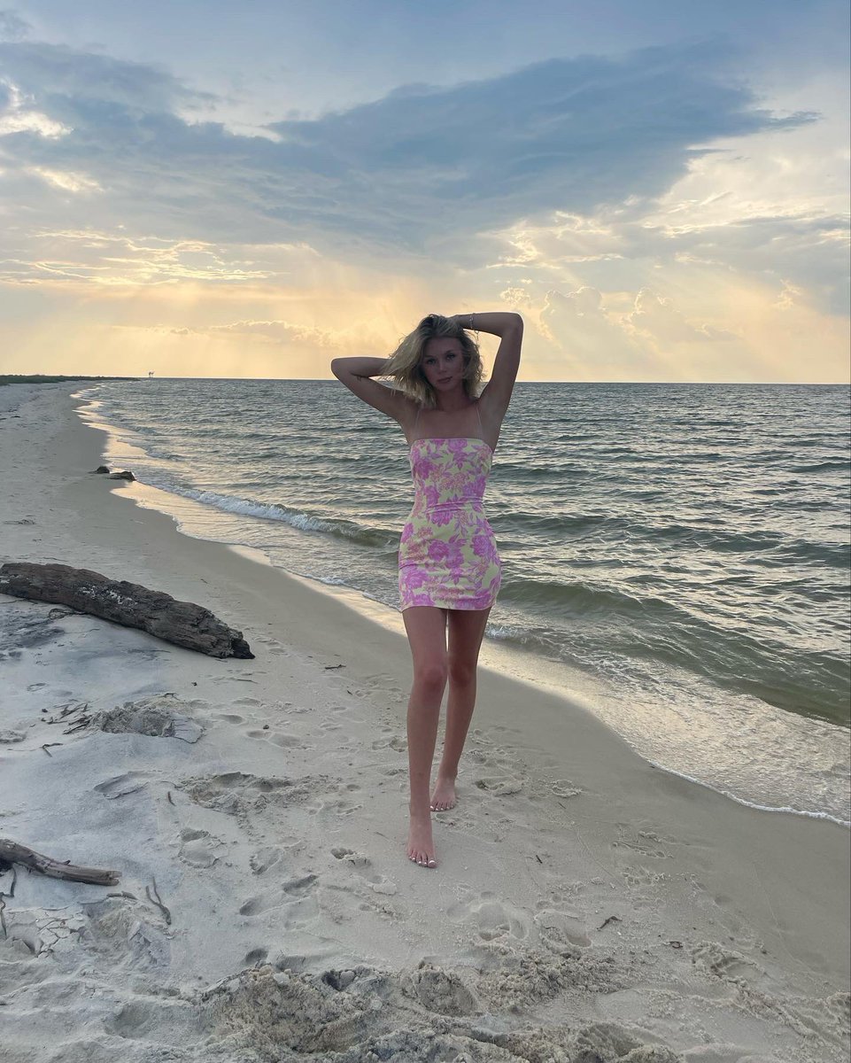 CarrollCaylee's tweet photo. not ready for summer to be over 😪 https://t.co/T1n5G8uzMT