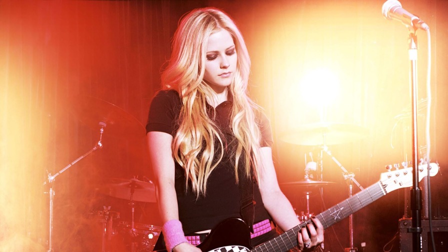 wndermyskin's tweet photo. control room ✮ avril lavigne (2022). #VMNs 🐍 https://t.co/Fki6iChMWS