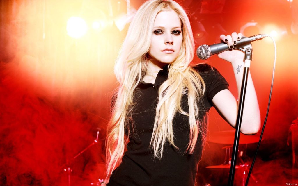 wndermyskin's tweet photo. control room ✮ avril lavigne (2022). #VMNs 🐍 https://t.co/Fki6iChMWS