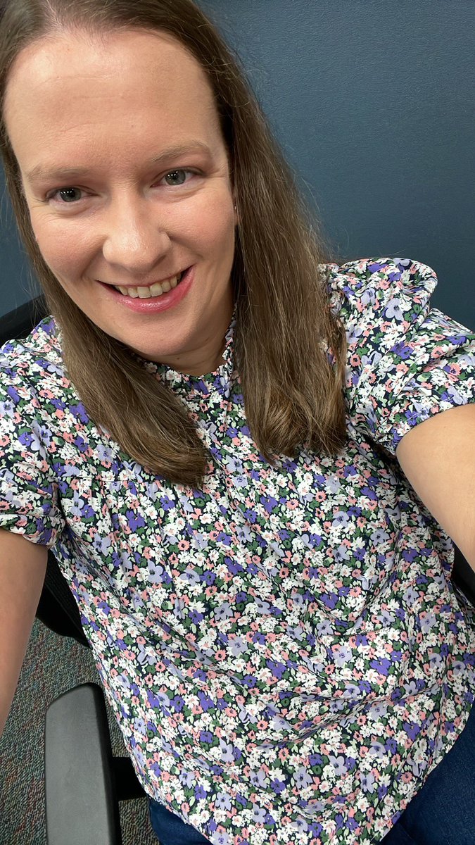 A teacher told me I look “refreshed”. I told her it’s because I’m wearing makeup for staff picture day but I’ll gladly take the compliment! 🤣❤️#backtoschool