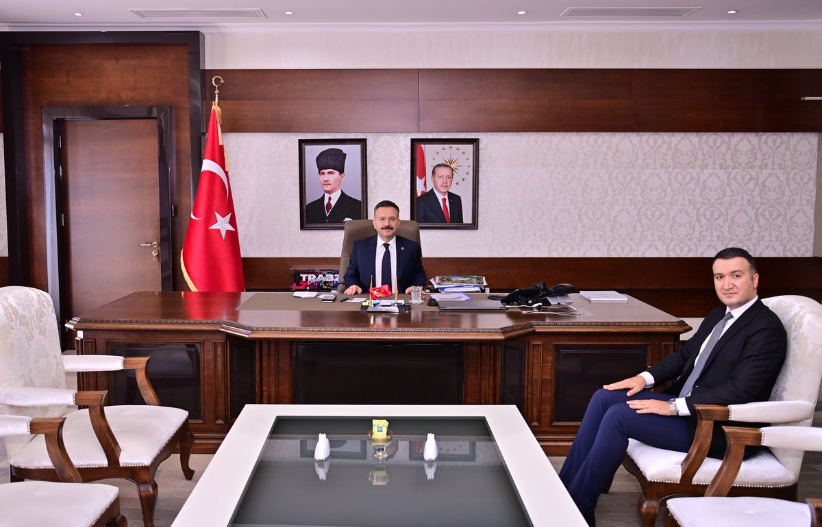 Mersin Gülnar Kaymakamlığı’na atanan Karpuzlu Kaymakamı Musa Ayyıldız, Valimiz Sayın Hüseyin Aksoy’a veda ziyaretinde bulundu. Sayın Valimiz, Kaymakam Ayyıldız’a çalışmalarından dolayı teşekkür etti ve  yeni görevinde başarılar diledi.