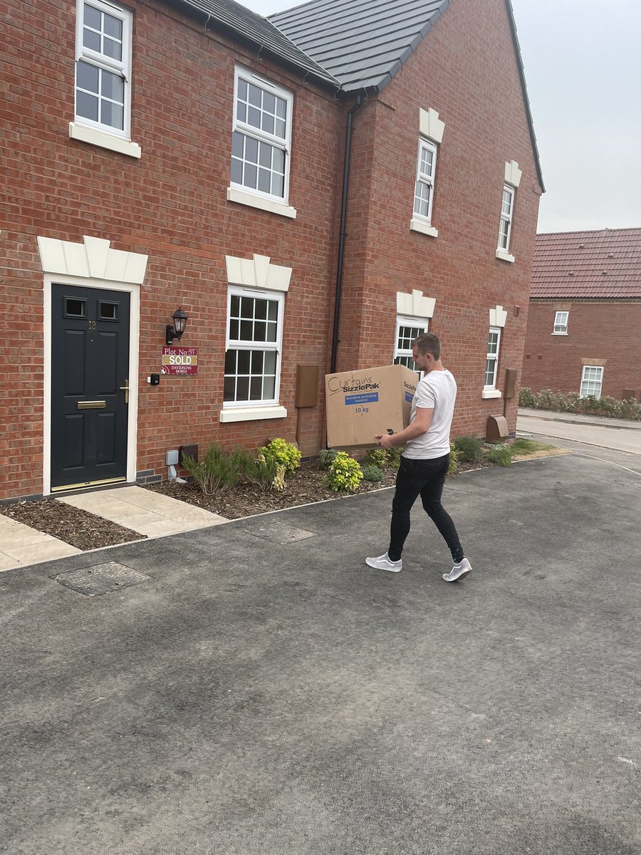 Happy families moving into their dream homes 🏡 #wecare #communities #newbeginnings @emhhomes