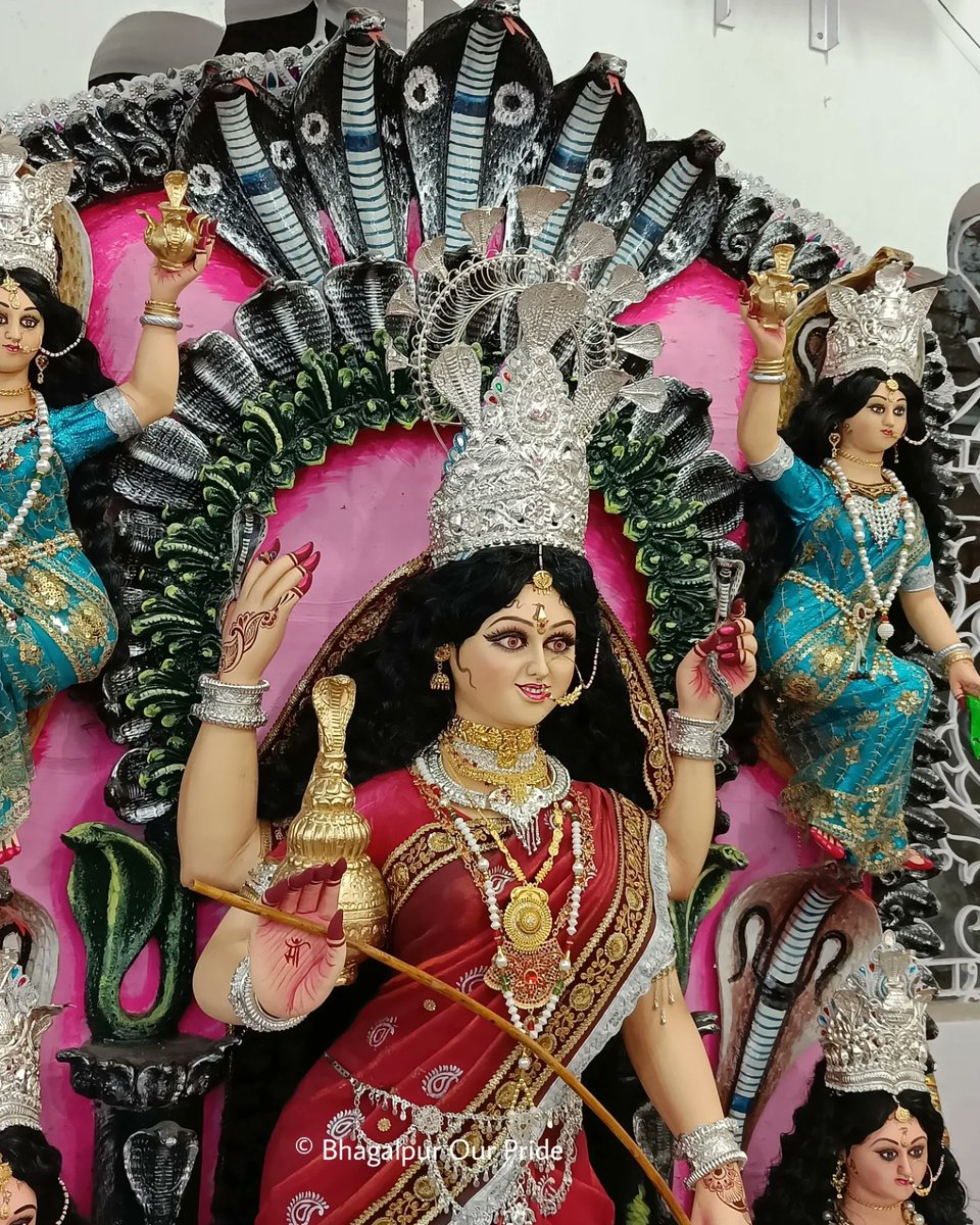 bgpourpride's tweet photo. Our Bhagwati came smiling this year 😍
Biggest festival of Anga Pradesh 💗
Pic from Champanagar Mansa Mandir 🥰
सभयकॅ अंगऽर अधिष्ठात्री मां मनसा बिषहरी पूजार आन्तरिक शुभेच्छा जानायछीं।
#MansaPujaBhagalpur #Angika #Behula #अंगिका #मनसा_पूजा #भागलपुर #बिहार #अंग_प्रदेश #Bhagalpur https://t.co/FHsm1kcfnS