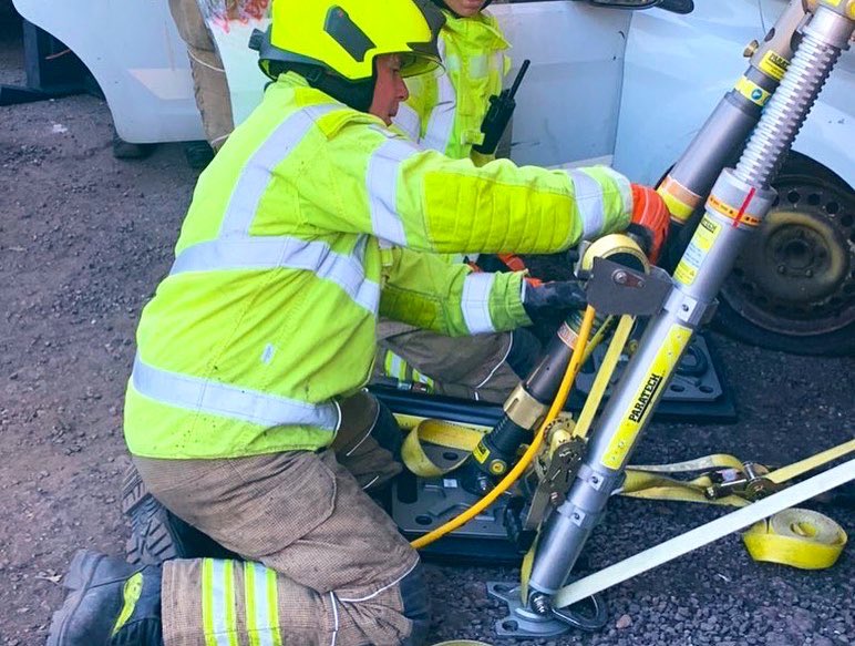 PrincesStreet03's tweet photo. Last night Blue Watch and our #oncall #firefighters joined #Ipswich East, #Woodbridge and #Felixstowe fire stations for a district exercise at the Port of Felixstowe. Crews worked closely with the Ports Emergency Response Unit to rescue casualties played by @158RegimentRLC 👍🚒 https://t.co/yRyfjyhqZR