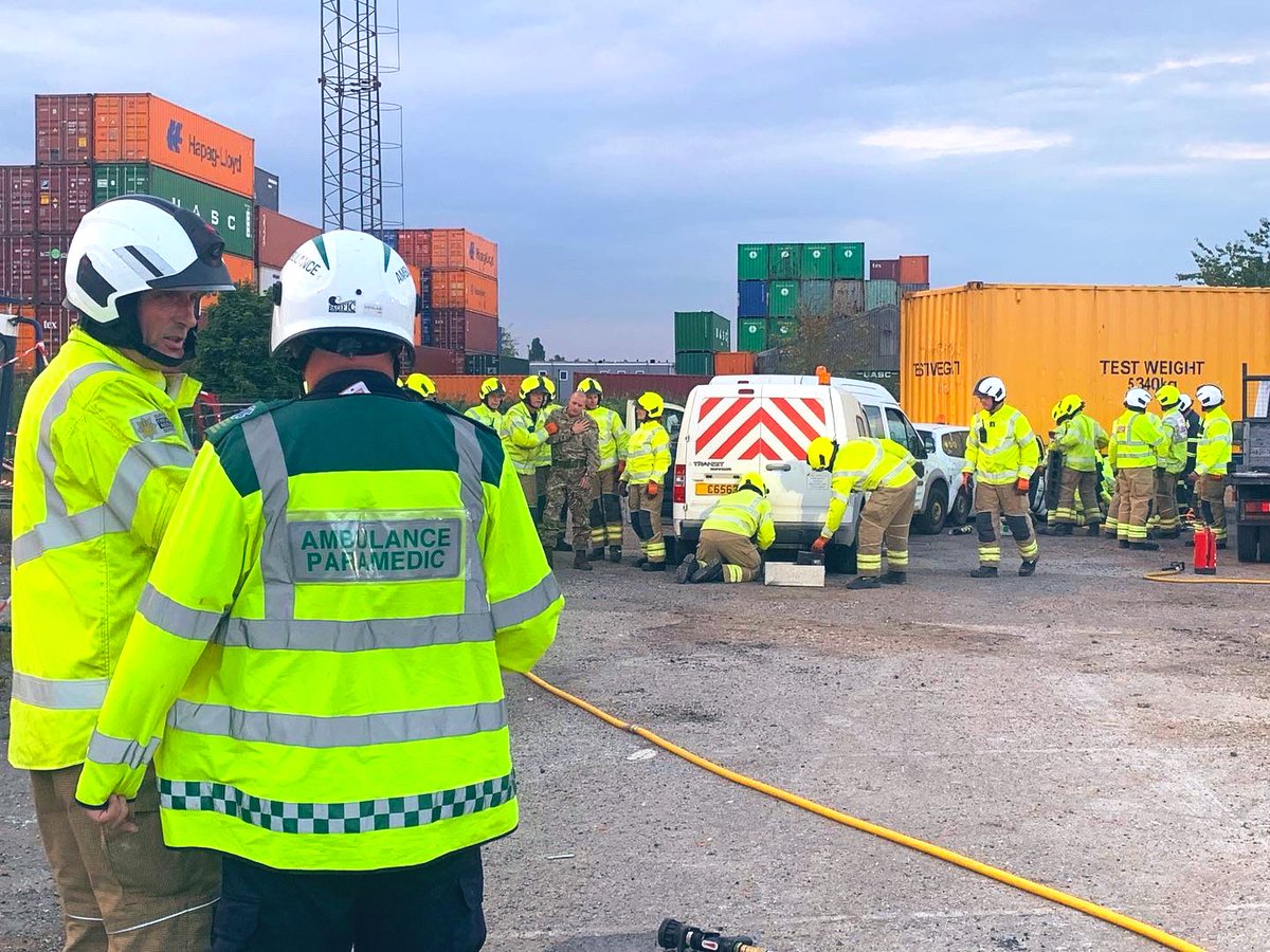 PrincesStreet03's tweet photo. Last night Blue Watch and our #oncall #firefighters joined #Ipswich East, #Woodbridge and #Felixstowe fire stations for a district exercise at the Port of Felixstowe. Crews worked closely with the Ports Emergency Response Unit to rescue casualties played by @158RegimentRLC 👍🚒 https://t.co/yRyfjyhqZR