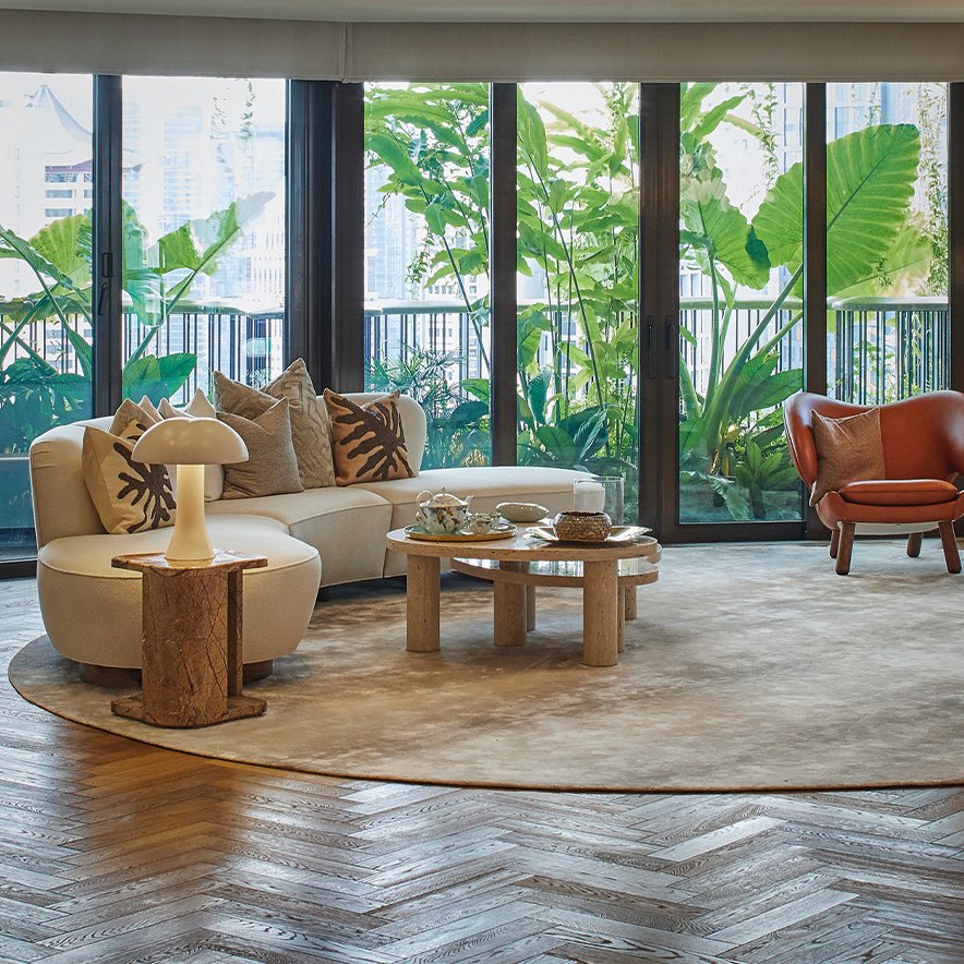 This award-winning building impeccably marries the relationship between the natural
environment and sustainable man-made architecture. Attention to detail is found everywhere, showing that everything within the project has been carefully considered.