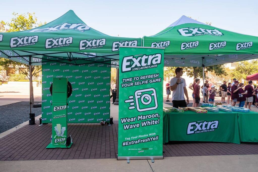 BoothEasy's tweet image. Of course we’re EXTRA, it’s in our DNA! Need help making an impactful activation site? Well we’ve got you covered! Feel great knowing you’re attendees will love the branded  immersive experience while also having fun! 
@extragum @tamu 📸 @bootheasy 
.… instagr.am/p/ChU5oOGO8GT/