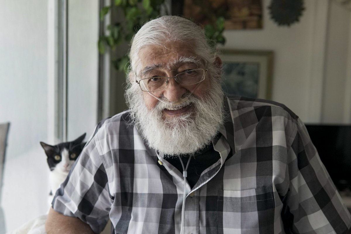 MinAmbienteCo's tweet photo. Lamentamos profundamente el fallecimiento de Rafael Vergara @Vergaran, gran maestro y ambientalista, quien dedicó su vida a la defensa de la riqueza natural de nuestro país, en especial del Caribe colombiano.

Nuestras condolencias y saludo fraternal para sus familiares y amigos. https://t.co/iOmm8wcZKR