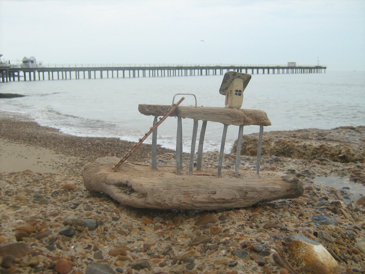 jonnyald's tweet photo. down at Felixstowe beach #foggyarvo #calmseas #tempdrop #ship #horizon #driftwood #pierhouse #imadethis #suffolk #coast https://t.co/nuZK1H9rJy
