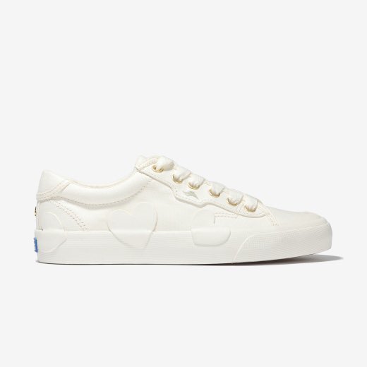 Aom_bf's tweet photo. keds ขยันทำรองเท้าผ้าใบขาวธรรมดาให้ออกมาน่ารักขึ้นเรื่อยๆ เลย ล่าสุดแปะหัวใจ 🤍🌳 https://t.co/ZM7KdTI65U