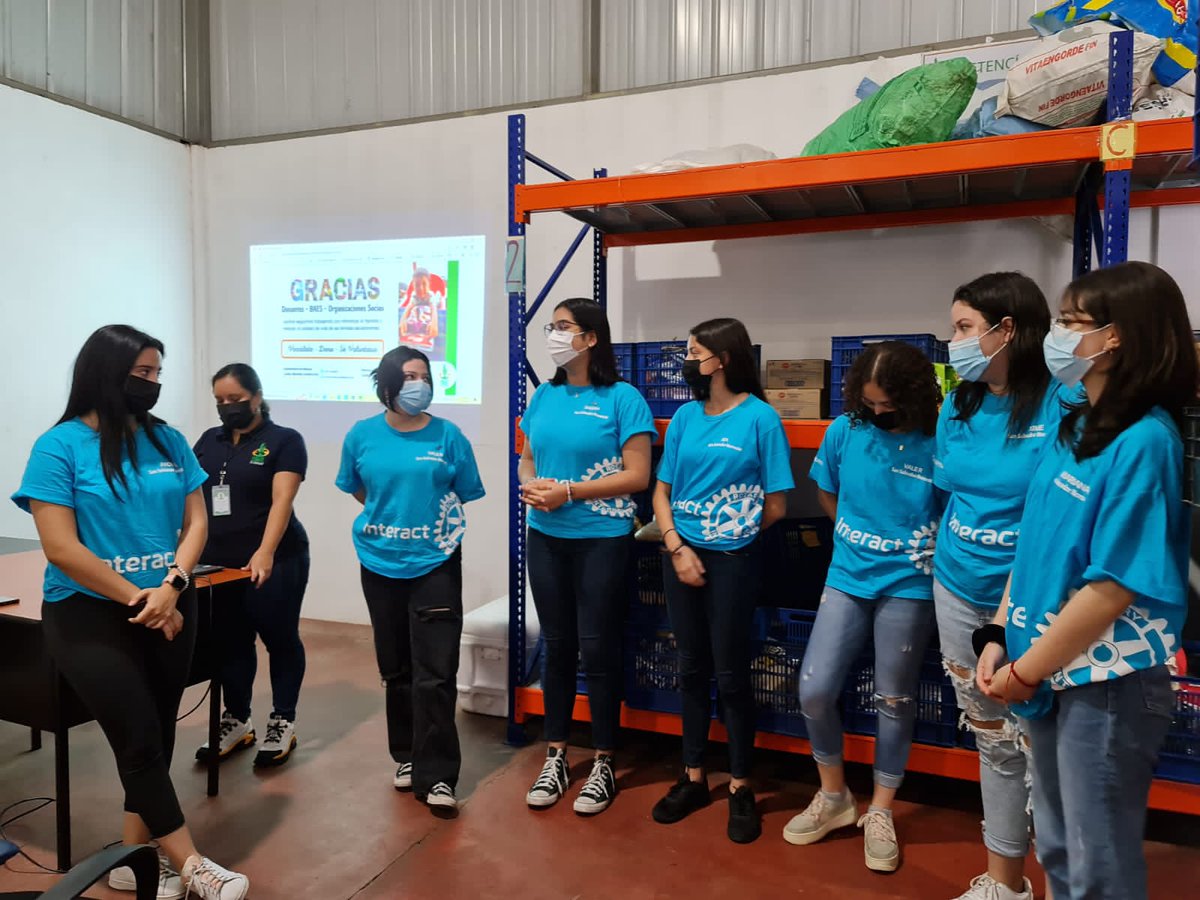 interactfeeds's tweet photo. El Club Interact San Salvador Noroeste en jornada de voluntariado en el Banco de Alimentos de El Salvador. https://t.co/4fwzKvB5Fe