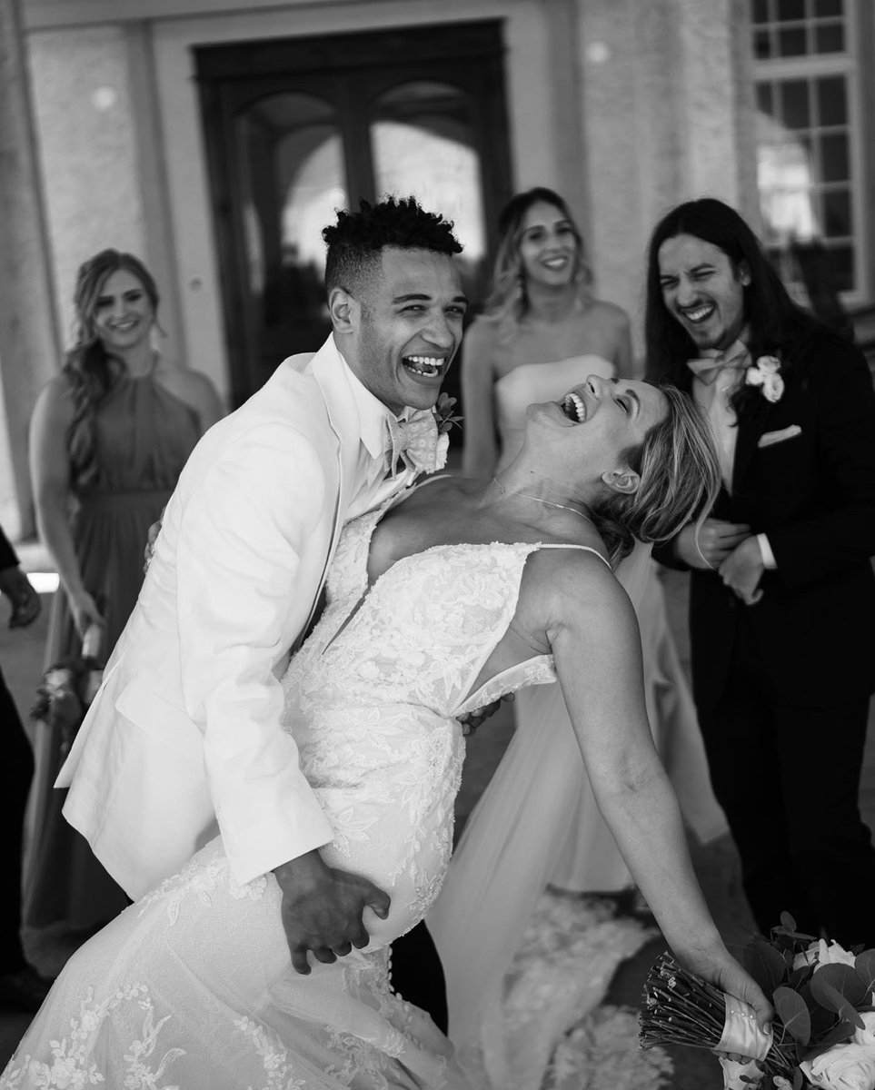 RachelScupp's tweet photo. On Saturday I married my@best friend, and love of my life @MichaelRJorge in front of the people we love the most. It was magical! #HipHipJorge #LoveWins https://t.co/Bo1J9DsyGw